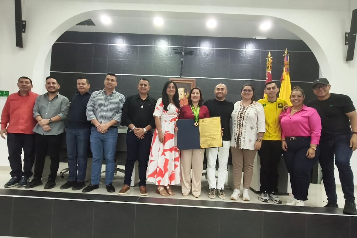 "La salud mental empieza en casa": el llamado de Cecilia Esther Payares tras recibir homenaje en Santander.
