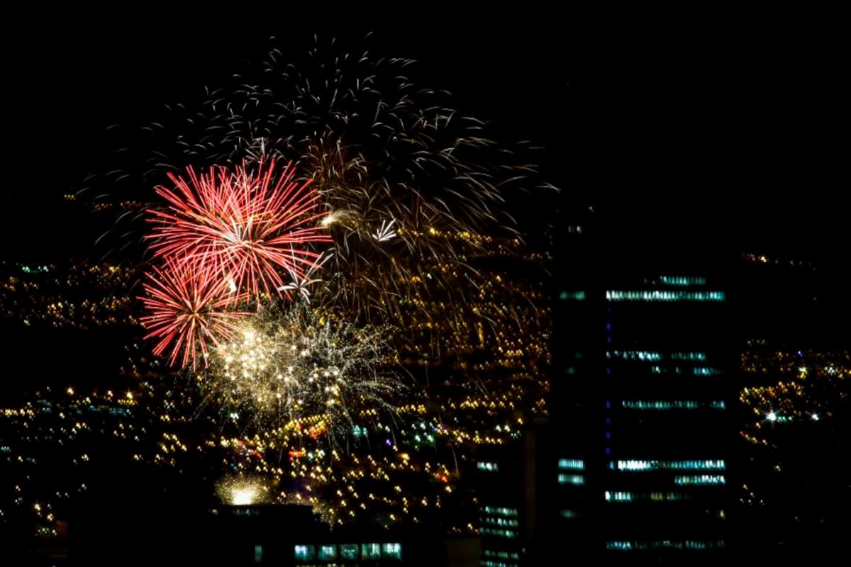 Agosto 06 de 2013. Bogotá. Con show de juegos pirotécnicos en la Torre Colpatria, ciclovia nocturna y diferentes actividades culturales, los bogotanos celebraron los 475 de fundación de Bogotá. (Colprensa - Mauricio Alvarado)