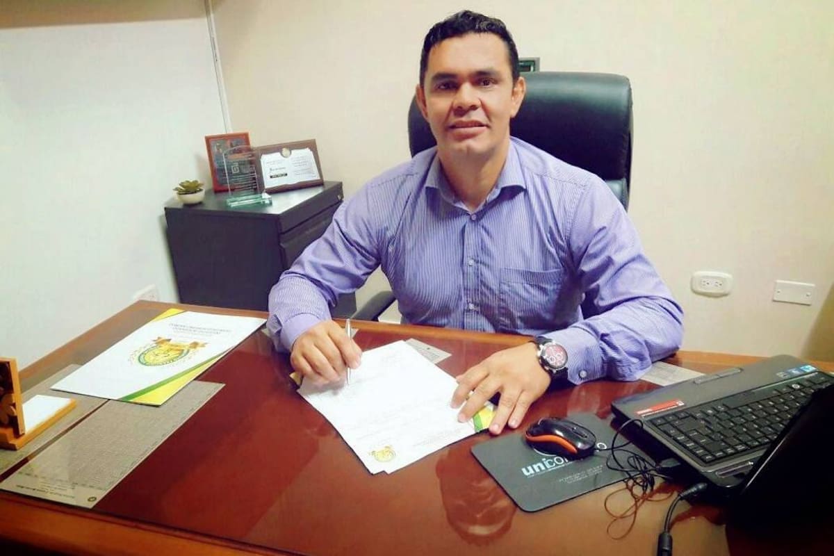 Alonso Ávila Ojeda es el rector del Instituto Integrado de Industria y Comercio ‘Francisco Serrano Muñoz’.