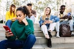 Efecto de 21 días sin celular en jóvenes: mejor sueño y menos depresión