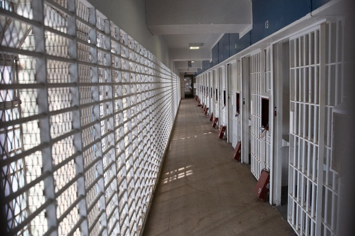 El centro de detención donde está Nicolás Maduro el infame Centro de Detención Metropolitano de Brooklyn.