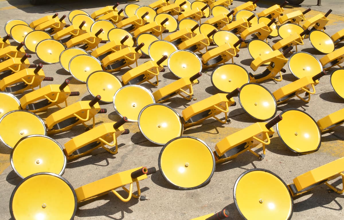 Cepos para bloquear vehículos mal parqueados. // Foto: Cortesía