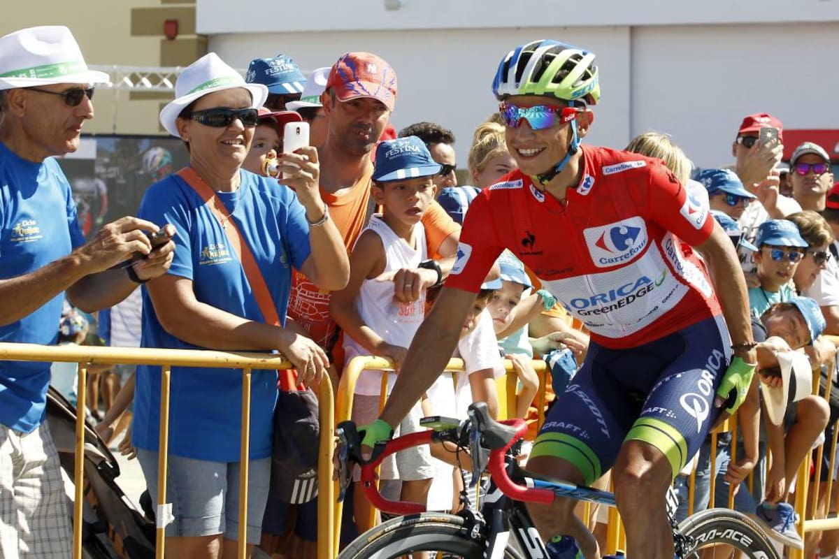 Tras disputarse la cuarta etapa de la Vuelta a España, el pedalista colombiano Esteban Chaves se mantuvo como líder y ajustó su tercer día vestido de rojo en la Ronda Ibérica. (Foto: AFP / VANGUARDIA LIBERAL)