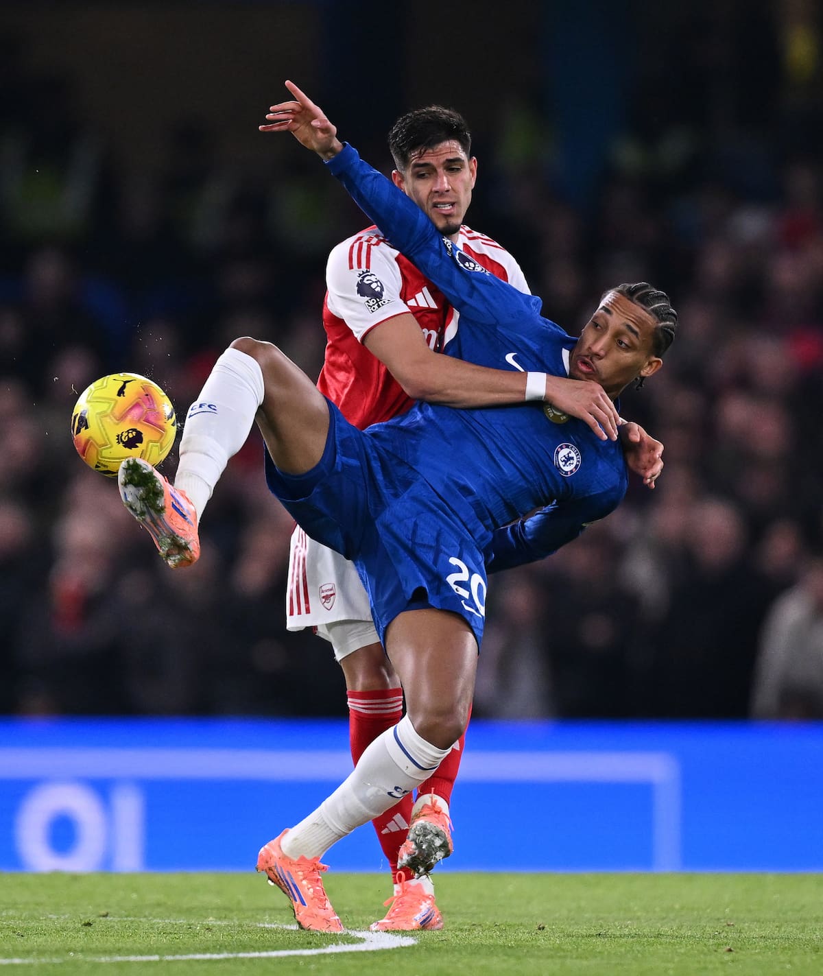 Las acciones estuvieron muy parejas en el encuentro entre Chelsea y Arsenal. //Foto, EFE: DANIEL HAMBURY