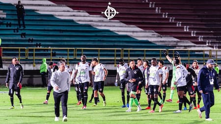 Cuchillos, machetes y sillas: los videos de las peleas entre hinchas de Cúcuta y Boyacá Chicó
