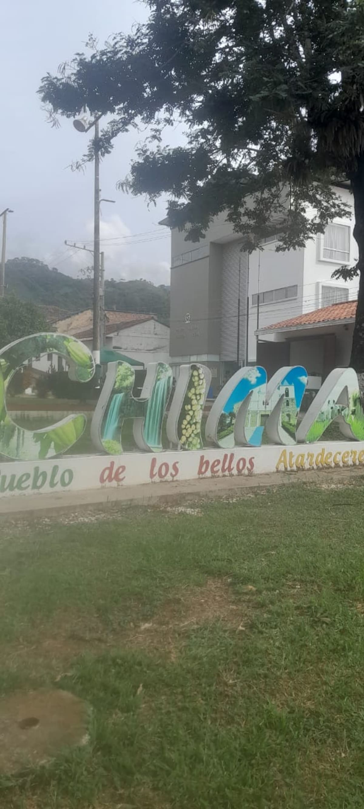 Chima es un municipio de Colombia, situado en el departamento de Santander (provincia Comunera) sobre una de las bifurcaciones de la cordillera oriental denominada Serrania de los Yariguies.