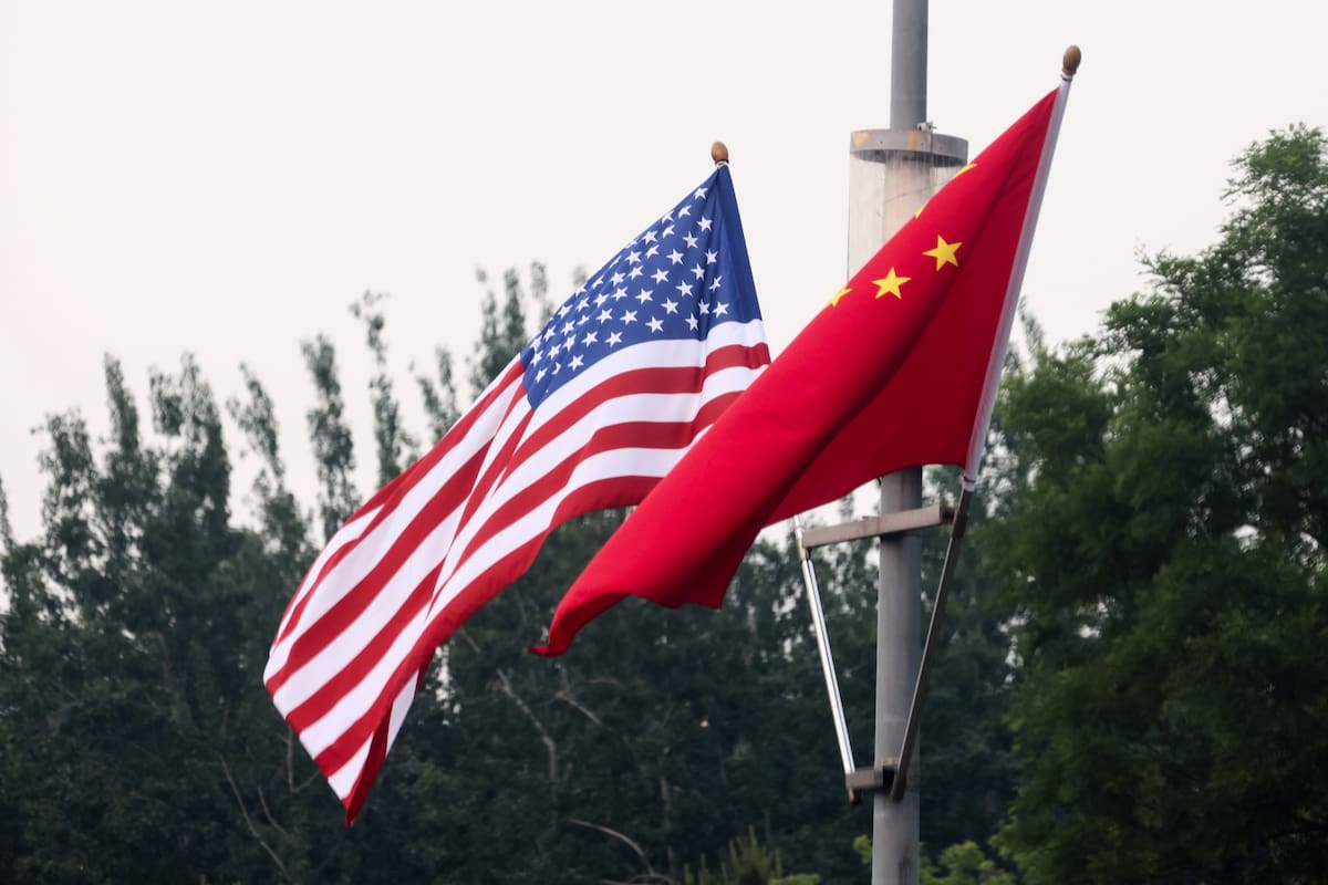 Trump sostuvo que mantener el liderazgo de Estados Unidos en inteligencia artificial es clave frente a la competencia tecnológica con China.EFE/EPA/WU HAO