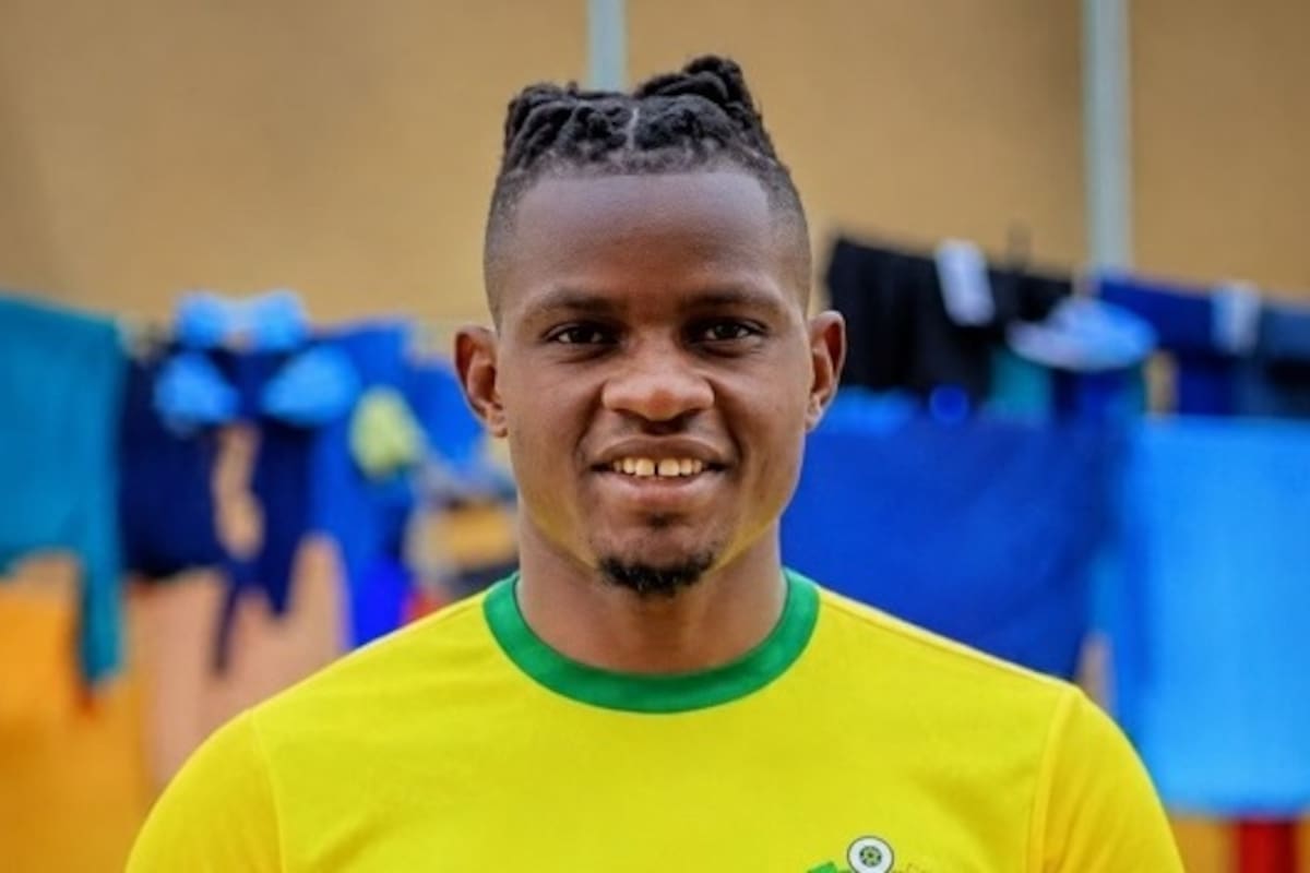Chinedu Ozor, de 32 años, murió tras desplomarse durante un partido amistoso en Nigeria. /FOTO: Redes