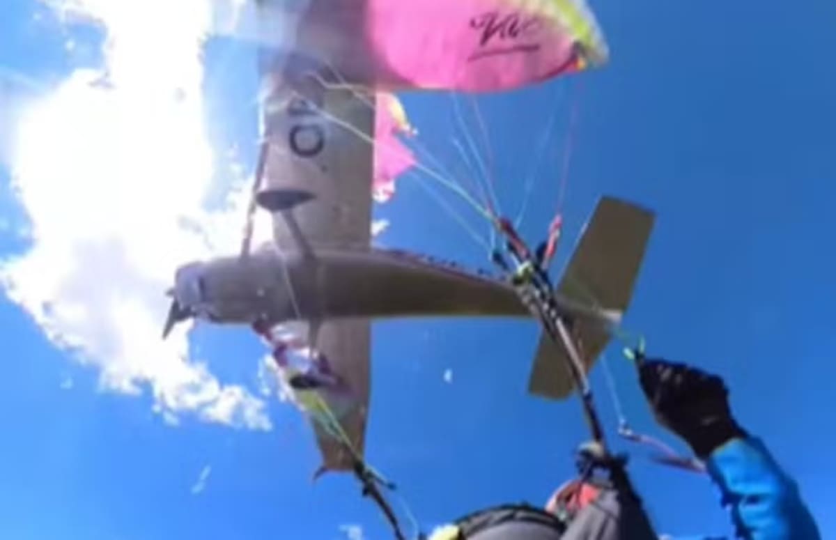 Una parapentista es alcanzada por una avioneta en pleno vuelo en Austria y sobrevive de forma milagrosa.