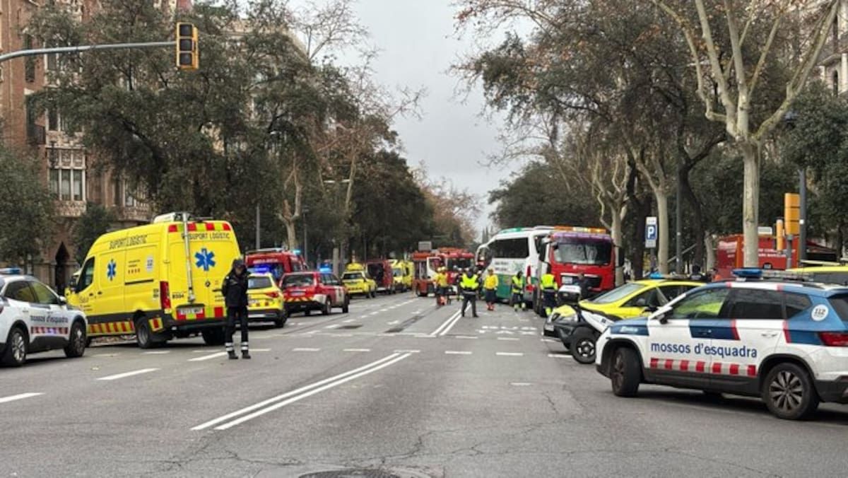 Más de 30 heridos, al menos 3 críticos, al chocar dos autobuses en plena Diagonal de Barcelona.