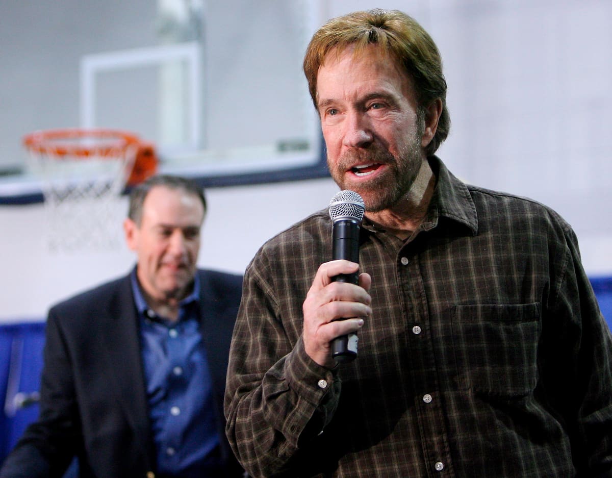 Chuck Norris, leyenda viva de las artes marciales y el cine de acción, ha muerto a los 86 años en un hospital de Hawái.