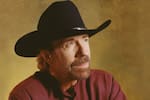 Chuck Norris: la icónica figura del cine de acción y leyenda de las artes marciales