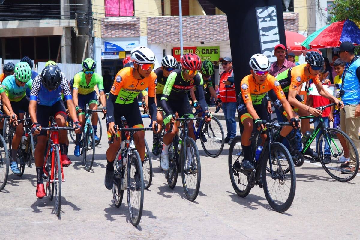 Cierres viales en Bucaramanga por carrera de ciclismo. Foto: Liga de Ciclismo de Santander.