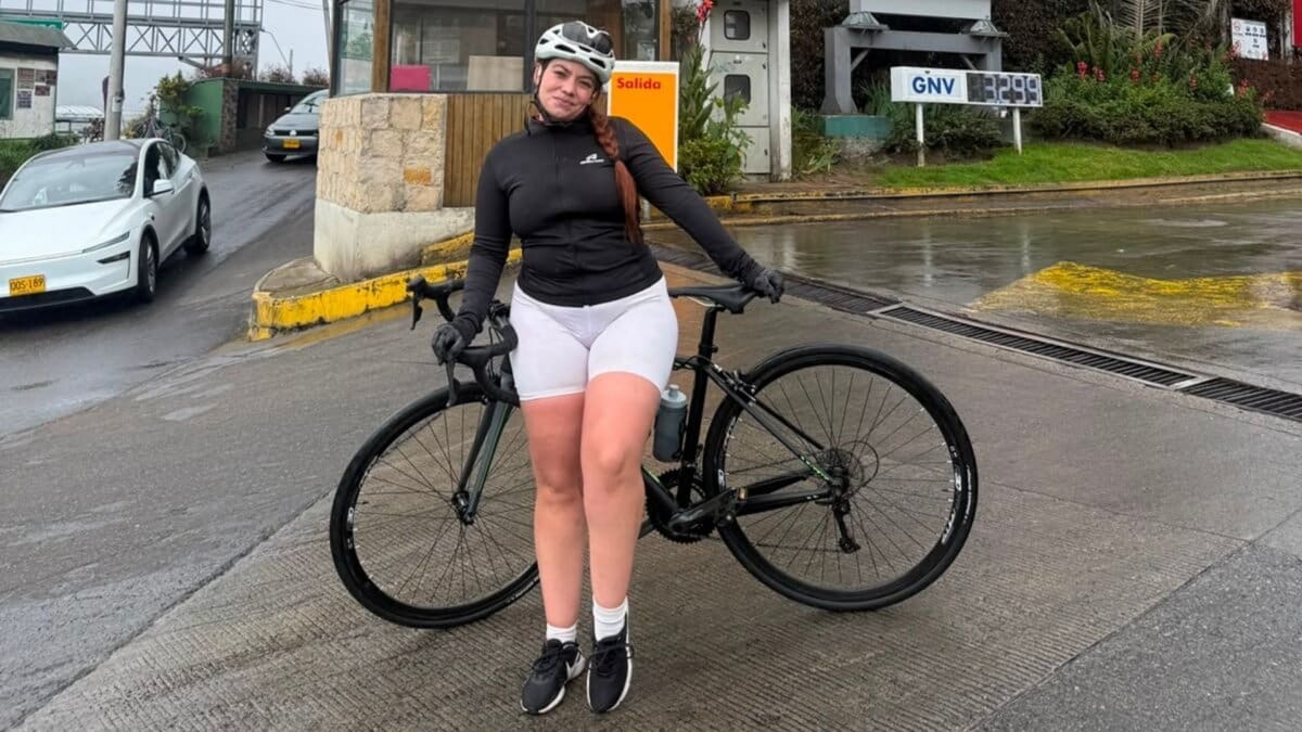 Ciclista denunció presunta agresión sexual de motociclista mientras rodaba en Bogotá.| Foto: Q' Hubo Vanguardia.
