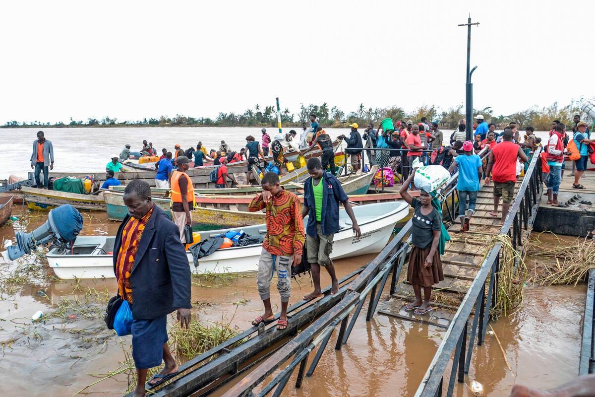 Miles de afectados esperan asistencia tras ciclón Idai que deja unos 700 muertos en África