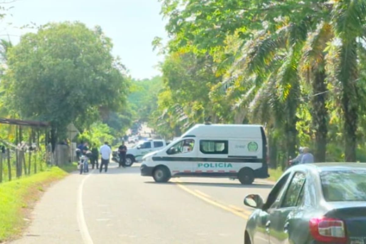 Cierran la vía Barrancabermeja-Bucaramanga por amenaza de cilindros explosivos
