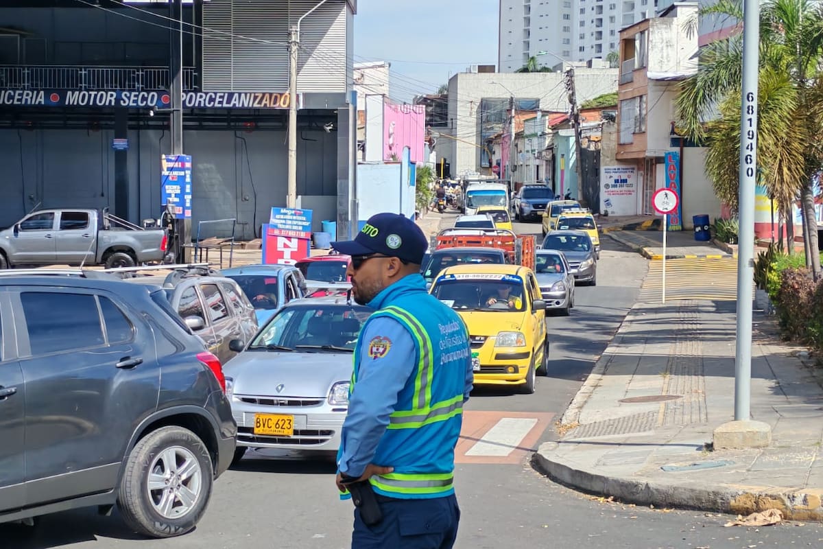 Los cierres viales por reparcheo generarán reducción de carriles y congestión en las horas pico durante esta semana en Bucaramanga. / Foto: Marco Valencia