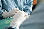 “Me agarraron de piernas y brazos”: así sobrevivió a una lipólisis en una clínica de garaje en Bucaramanga