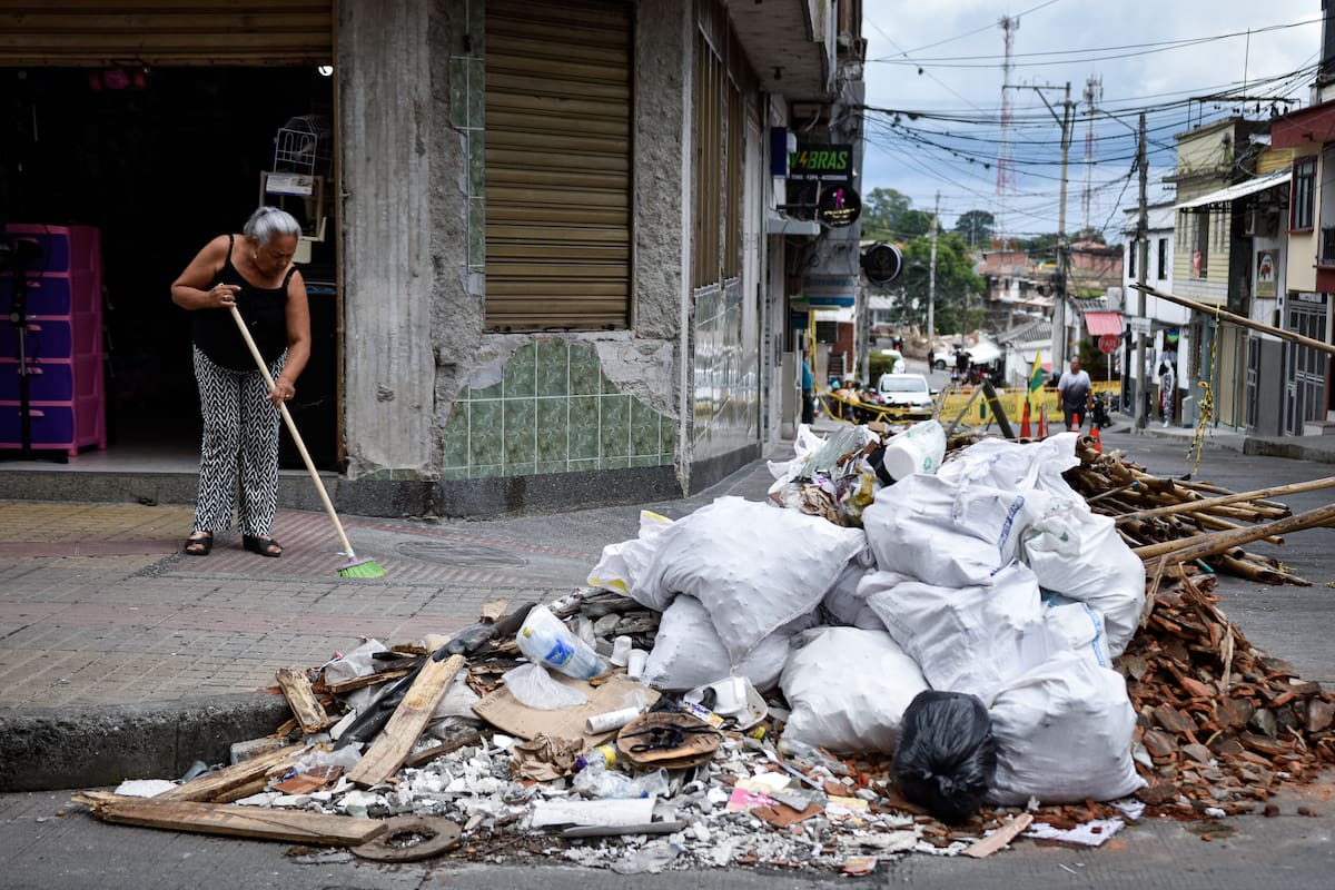 Clases entre carpas y calor extremo, así estudian niños afectados por el sismo en Colombia. | Foto: Colprensa