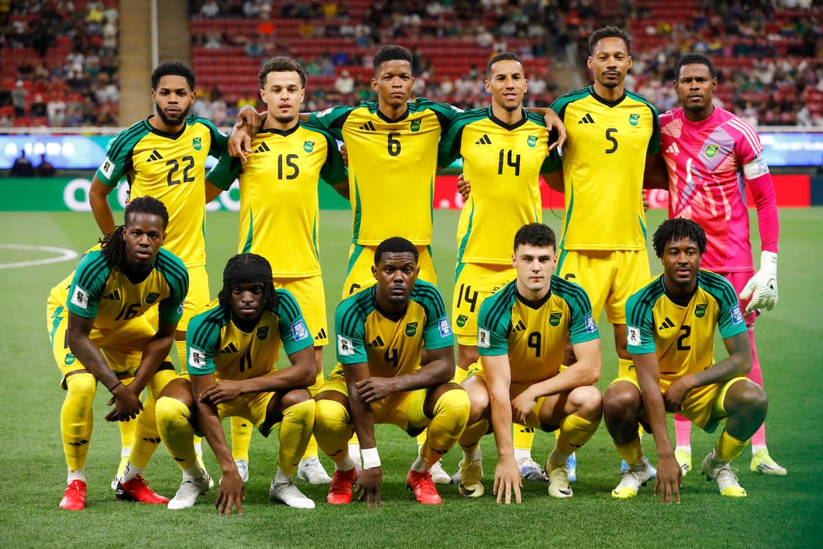 AME8045. GUADALAJARA (MÉXICO), 26/03/2026.- Jugadores de Jamaica forman este jueves, durante un partido de clasificación rumbo a la Copa Mundial de la FIFA 2026 entre Nueva Caledonia y Jamaica en el Estadio Guadalajara, Jalisco (México). EFE/ Francisco Guasco