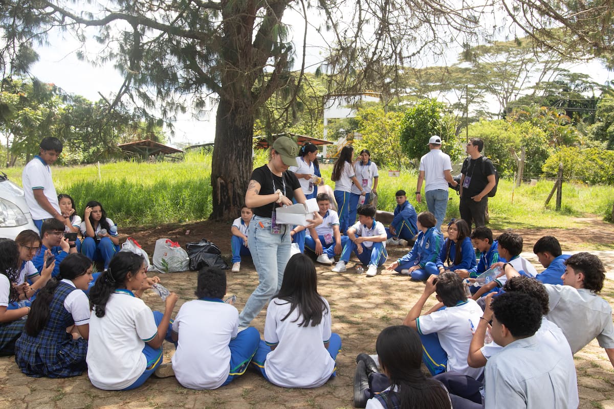 Niños y jóvenes de Los Santos usan la ciencia para buscar soluciones al cuidado del agua y los residuos agrícolas