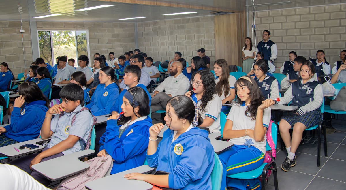 64 estudiantes de la Institución Educativa La Fuente participan en experiencias científicas que buscan fortalecer las vocaciones STEM y promover soluciones sostenibles para los desafíos de sus comunidades rurales.