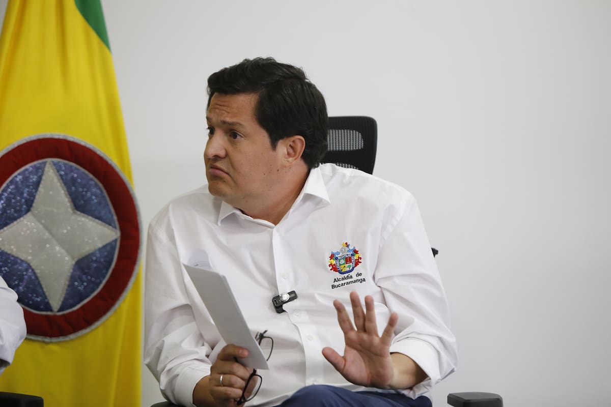 El alcalde designado de Bucaramanga, Javier Sarmiento, defendió su decisión de declarar insubsistentes a varios funcionarios que no presentaron su renuncia protocolaria y aclaró que, según su interpretación, la Ley de Garantías comenzó a regir apenas este 8 de noviembre. En entrevista con Vanguardia habló del clima interno en la Alcaldía y explicó sus primeras acciones para reforzar la seguridad de la ciudad.