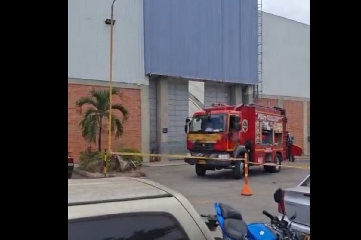 Colapsa techo en zona industrial de Girón: reportan varios heridos