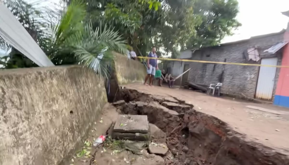Autoridades y organismos de emergencia atendieron la evacuación de siete familias luego del colapso de la muralla de protección en Puerto Wilches.