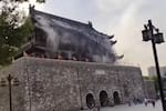 Impresionante colapso de parte de la histórica Torre del Tambor Fengyang en China