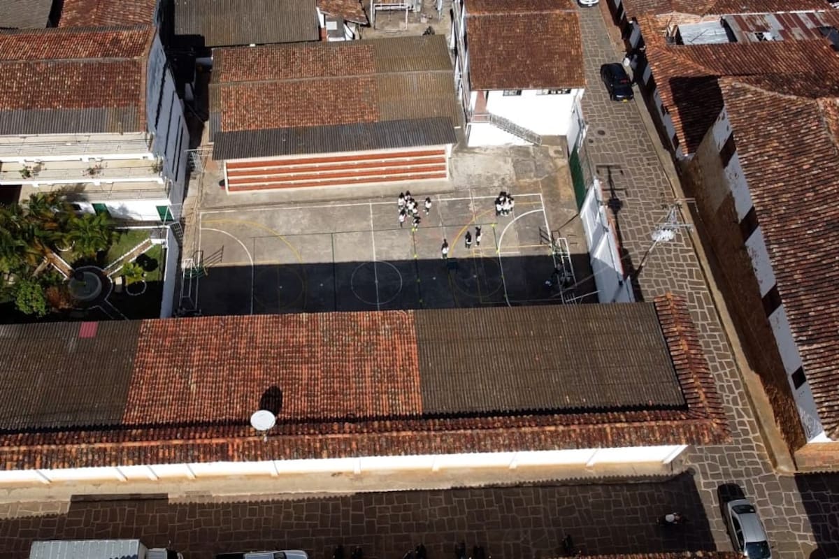 Este año debe cumplirse el cambio de las tejas de asbesto y la presentación de los proyectos para la construcción de los restaurantes escolares en el Instituto Técnico Aquileo Parra de Barichara.