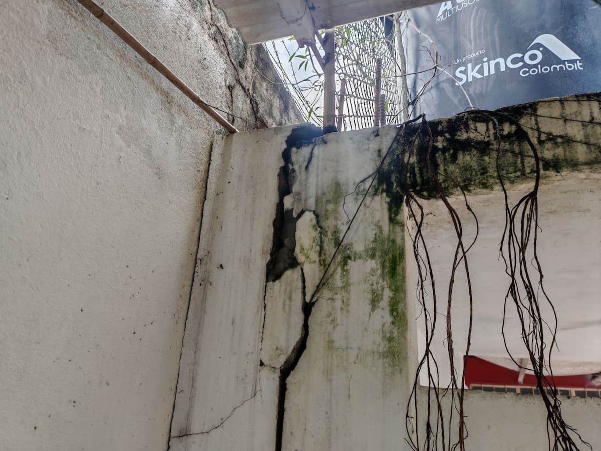 La Sede B de la Institución Educativa Campo Hermoso está ubicada en el borde de la escarpa occidental.