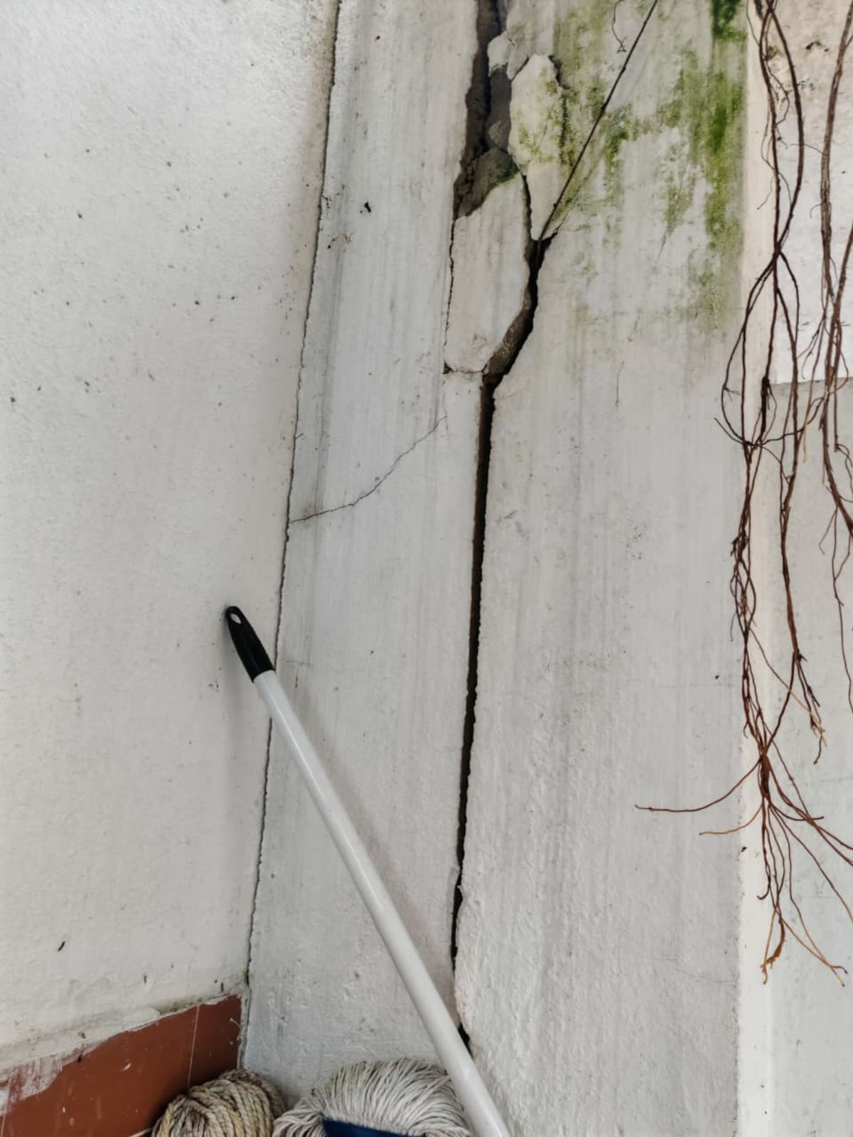 Los sanitarios y el comedor de los niños de preescolar permanecen clausurados desde el sismo. La institución funciona en una planta física de más de seis décadas.