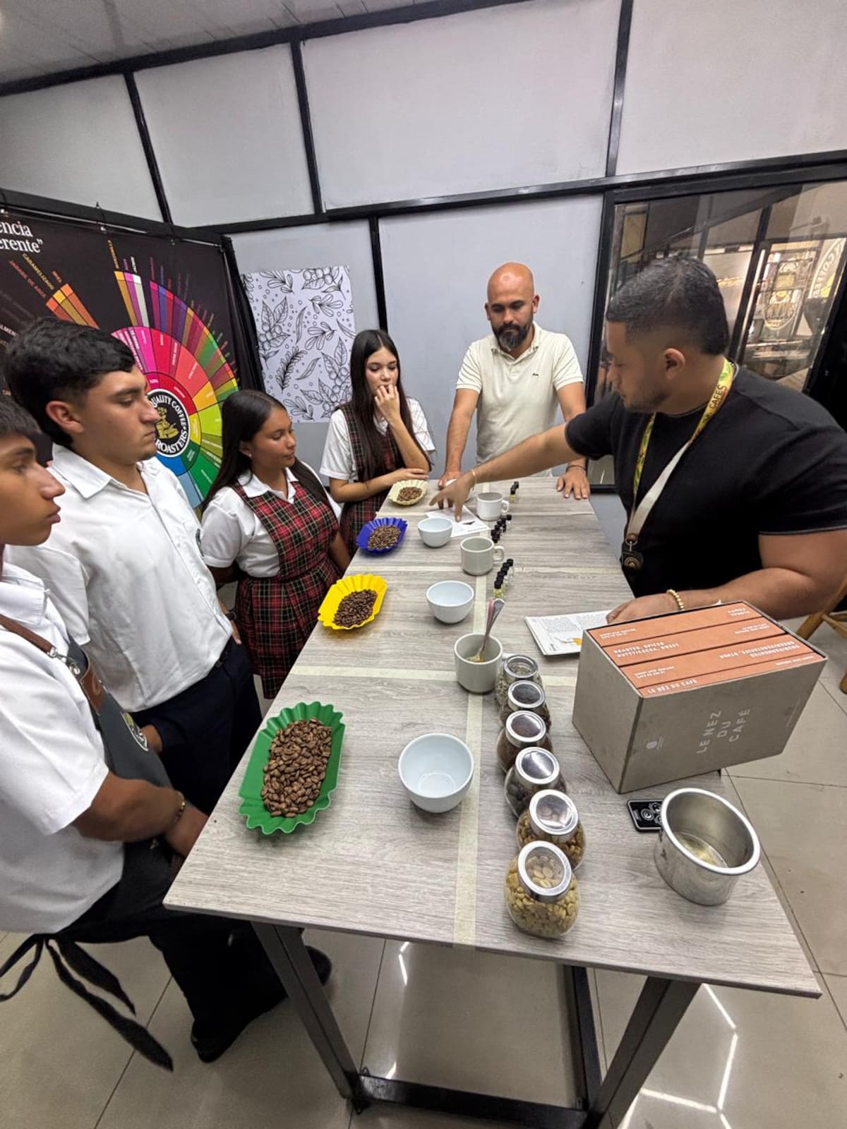 Los alumnos ya recibieron su primer taller de catación de café.