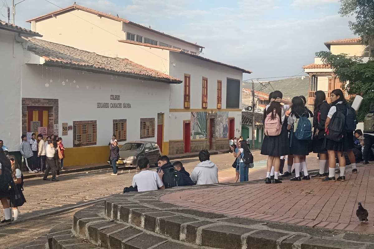 Los estudiantes no pudieron entrar a la sede A del colegio en la jornada de la mañana ni de la tarde.