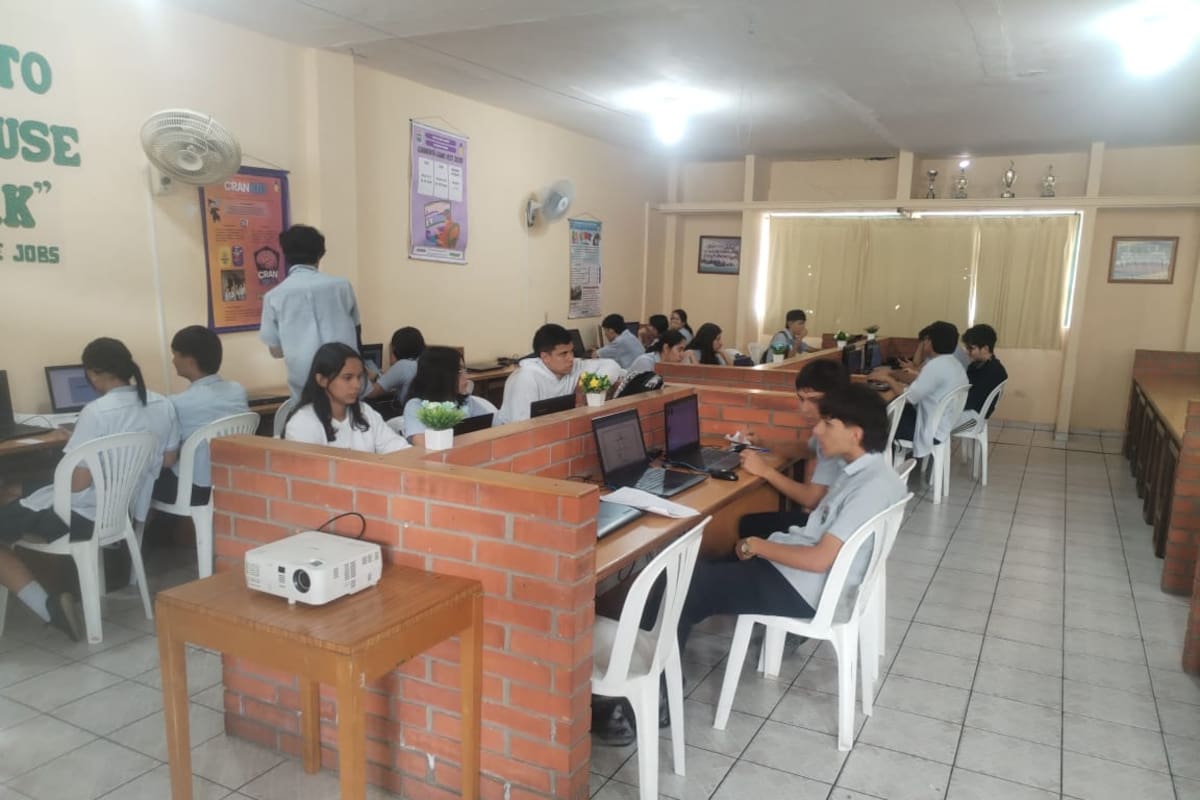 En las instalaciones del colegio guanentino la ESSA realizó la entrega de los computadores portátiles.