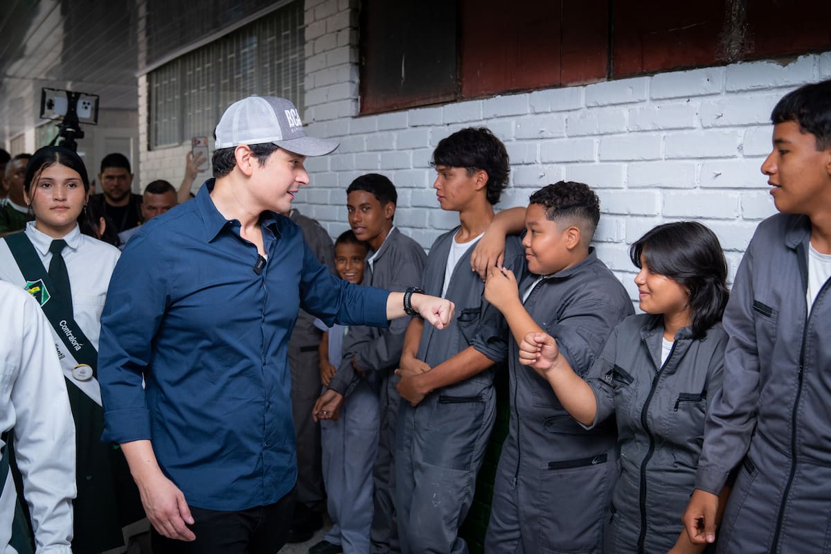 Funcionarios de la alcaldía de Barrancabermeja y comunidad educativa recorrieron las obras de mejoramiento entregadas en el Instituto Técnico Superior Industrial de Barrancabermeja.
Suministrada/Vanguardia