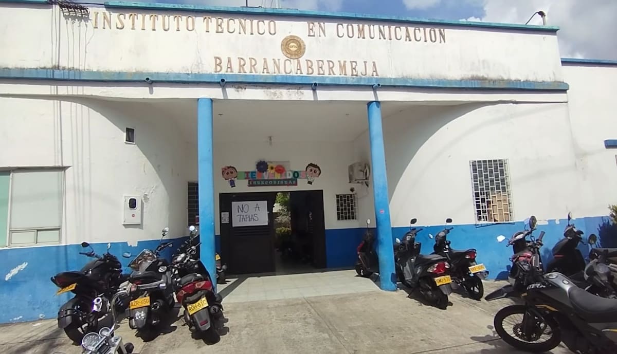 Estudiantes del Instituto Técnico en Comunicaciones de Barrancabermeja (INTECOBA) se declararon en cese de actividades para exigir soluciones frente a problemas de infraestructura y alimentación escolar.
Suministrada/Vanguardia