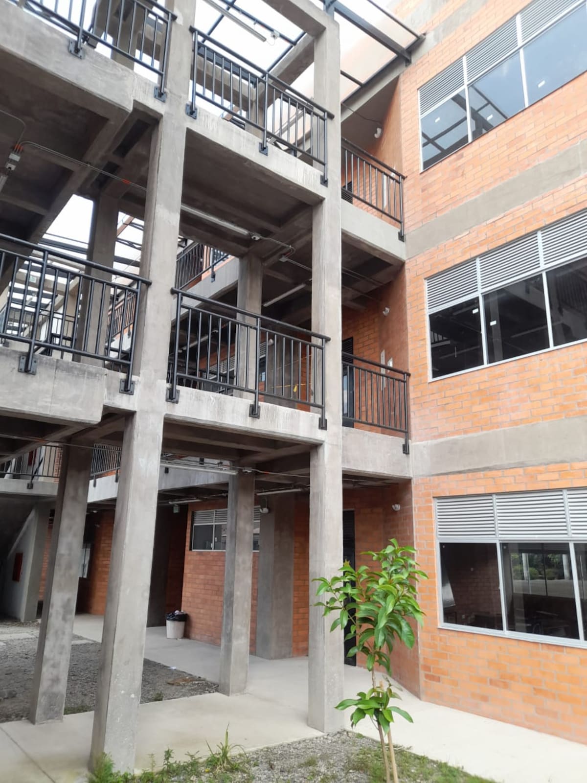 El nuevo edificio de aulas del Colegio Integrado del Carare fue entregado en diciembre del año pasado, luego de mas de 4 años de espera.