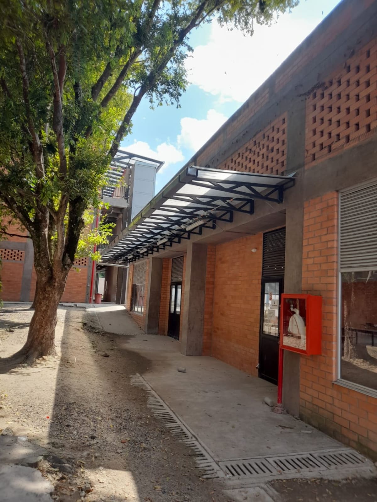 El nuevo edificio de aulas del Colegio Integrado del Carare fue entregado en diciembre del año pasado, luego de mas de 4 años de espera.