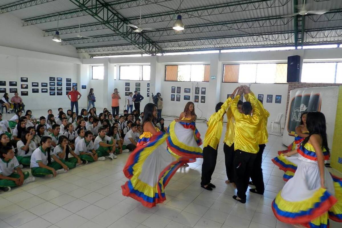 Los estudiantes dieron a relucir sus talentos en diversas expresiones artísticas, entre ellas, danza, dibujo y fotografía. (Foto: Édgar Omar Bustos A/ VANGUARDIA LIBERAL )