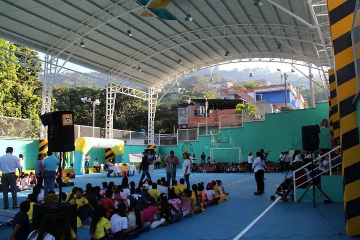 Uno de los grandes beneficios que este tipo de obras ofrece es que ya los estudiantes no tendrán que sufrir las inclemencias del clima. (Foto: Suministrada / VANGUARDIA LIBERAL)