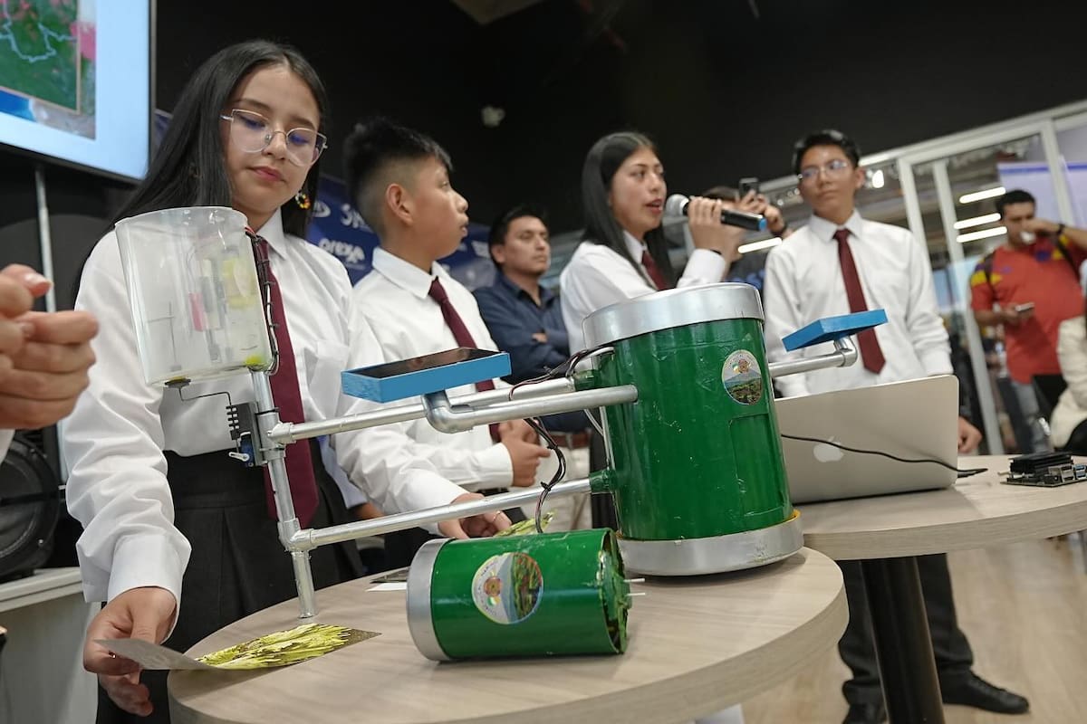 A lo largo del año los estudiantes participan en taller para potenciar sus habilidades. En la última etapa del proceso se realiza una competencia y los ganadores reciben diversos premios. (Foto: suministrada por Fedesoft / VANGUARDIA)