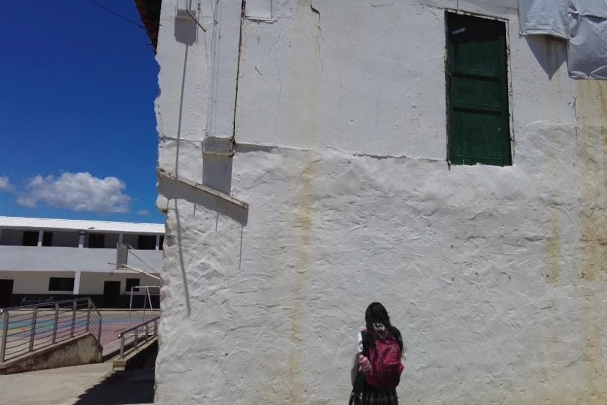 Colegios oficiales de Santander, como los de Rionegro y Guacamayo, funcionan hoy en instalaciones improvisadas o deterioradas, mientras el departamento busca una fuente de financiación para atender el rezago en infraestructura educativa.