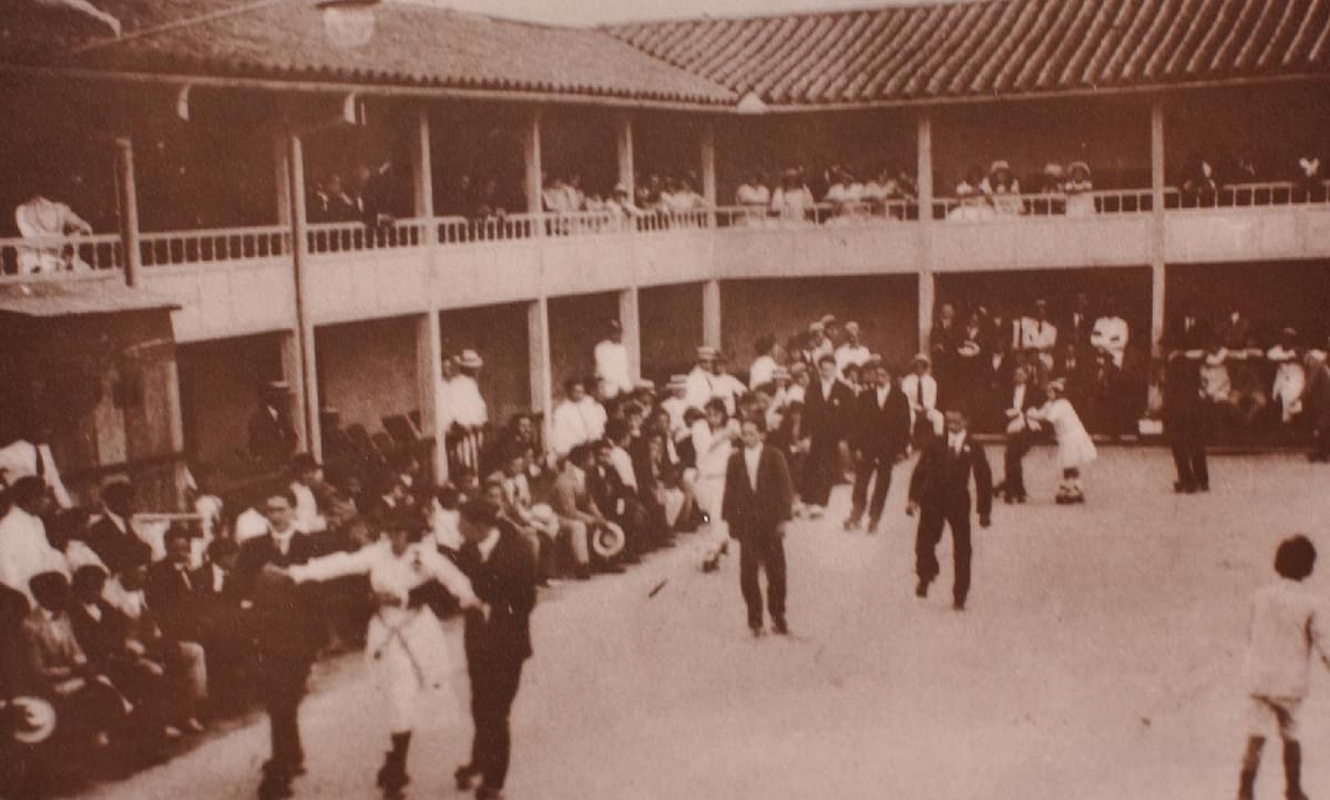 Una de las primeras actuaciones realizadas en el Coliseo Peralta. Foto Suministrada Rafael Gavasa Villamizar / VANGUARDIA