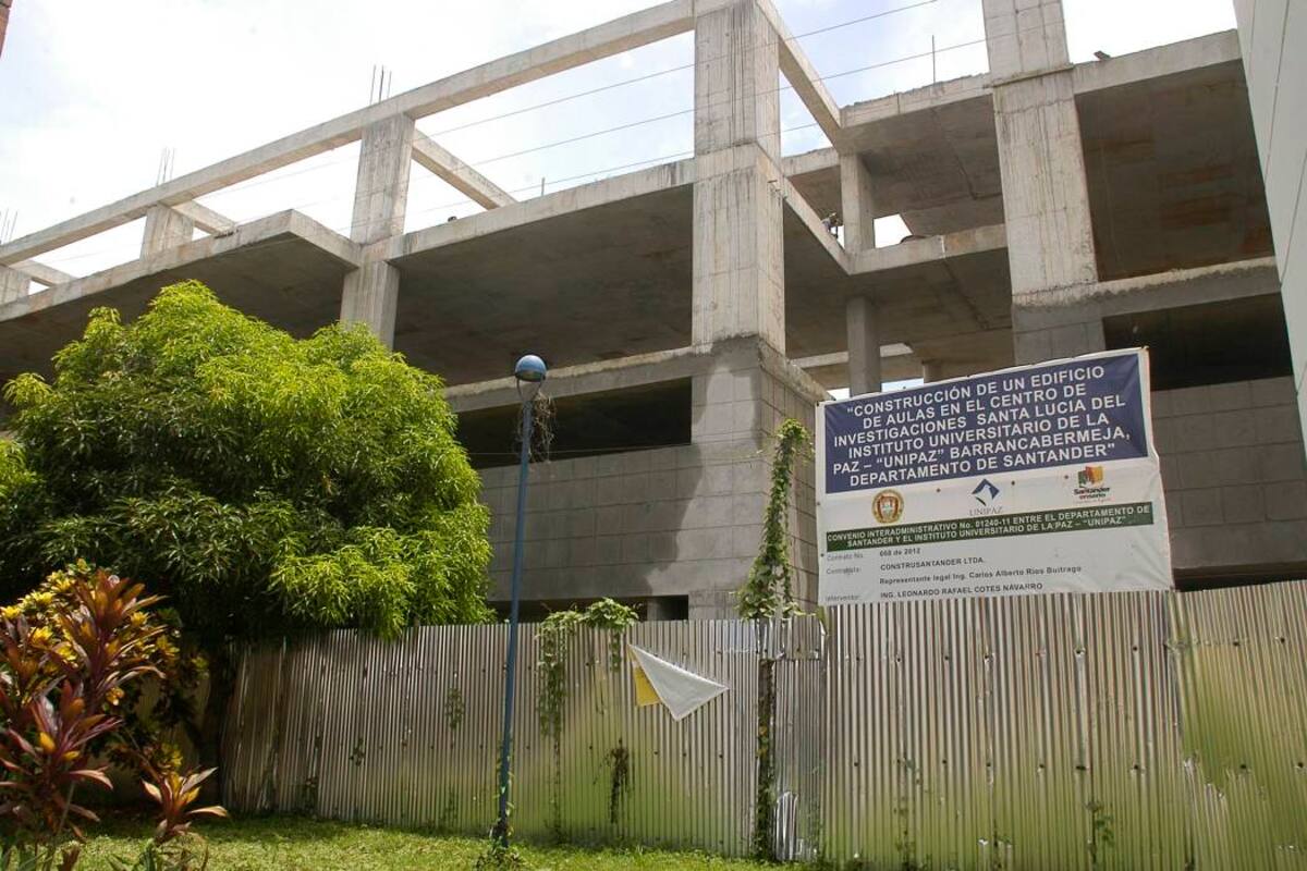 La construcción del nuevo bloque de aulas del Instituto Universitario de La Paz se inició en agosto de 2013. La primera fecha de entrega venció el año pasado pero la gestión en la consecución de recursos dilató este plazo. (Foto: Archivo/VANGUARDIA LIBERAL)