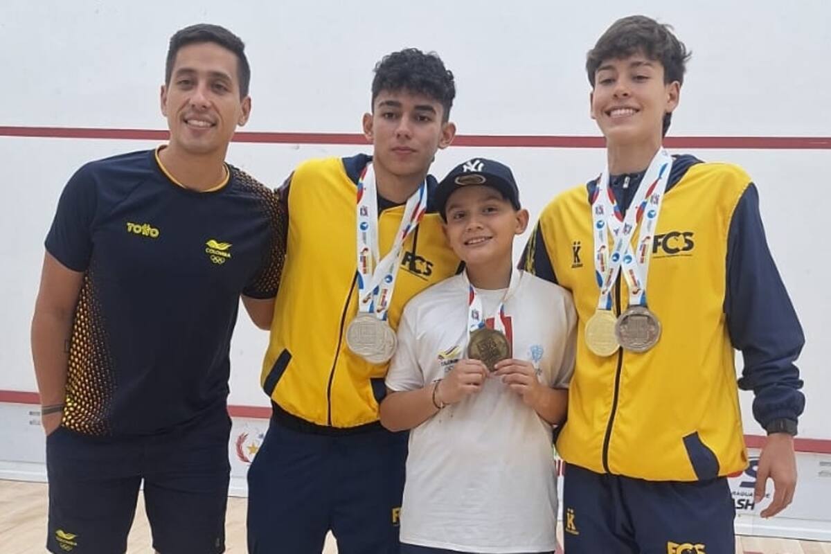 https://www.vanguardia.com/resizer/v2/colombia-campeona-del-sudamericano-junior-de-squash-2026-santandereanos-protagonistas-CO4RXJ4I7NFDDNPM4P73A36XFY.jpg?auth=f361dc0ada3b79cf757f4f6d3c08efb01eb352045a221cd8394eb1f5e687fae9&height=800&quality=70&smart=true&width=1200