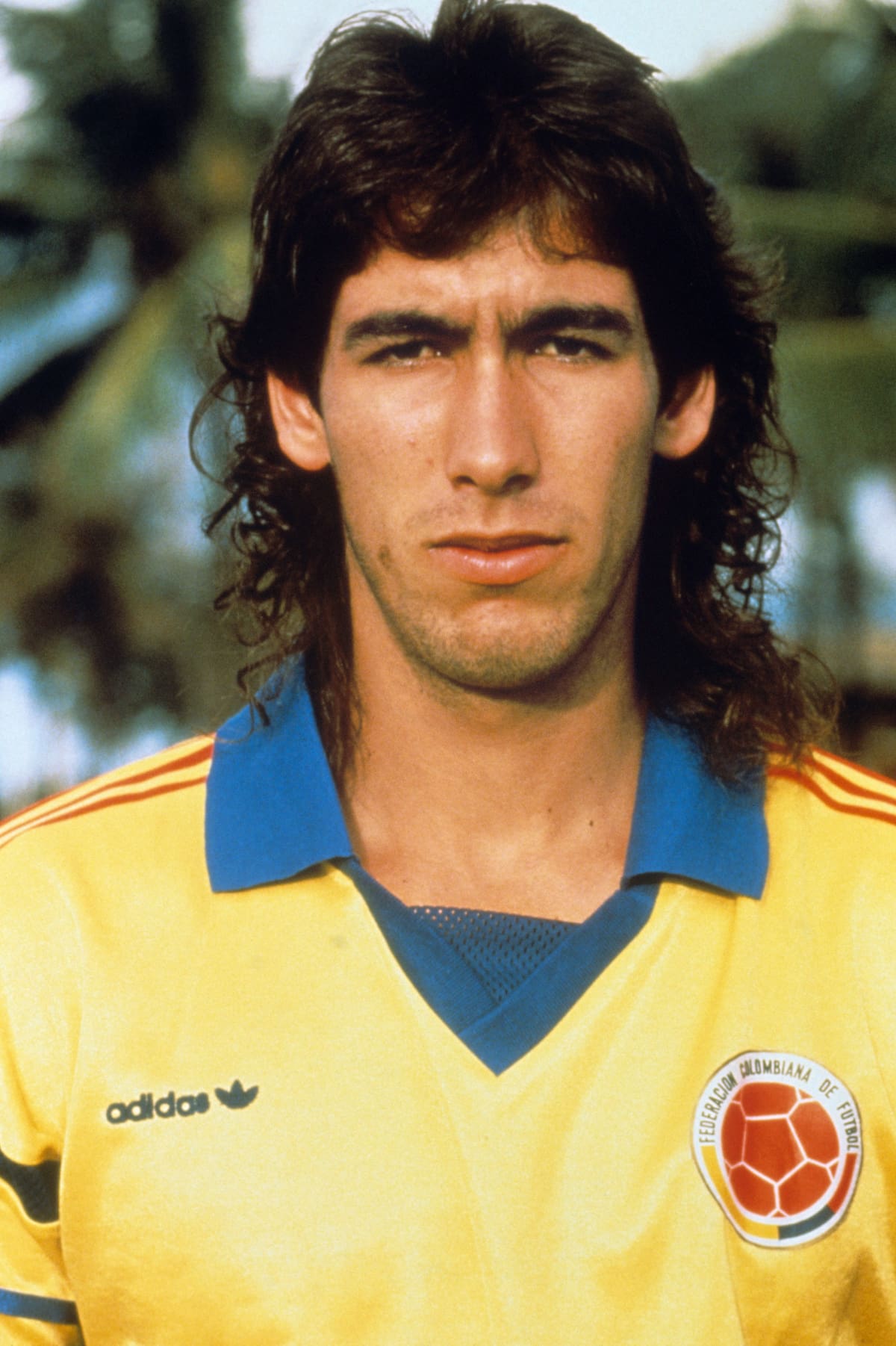 Sin fecha, hacia 1989. Retrato del defensa del Atlético Nacional, Andrés Escobar, luciendo la camiseta de la selección nacional de fútbol de Colombia. EFE