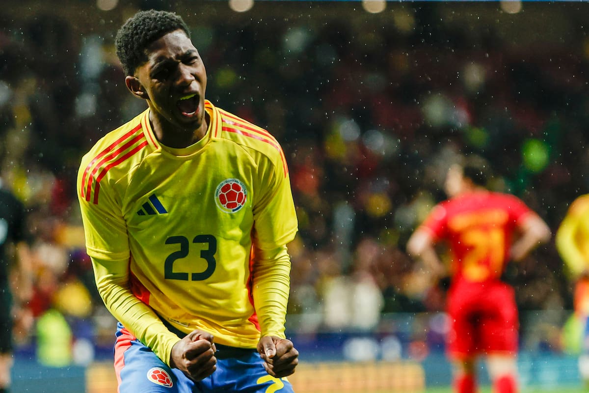 El centrocampista de la selección de Colombia Yaser Asprilla celebra su gol, tercero del equipo, durante el partido amistoso que las selecciones de fútbol de Colombia y Rumania.