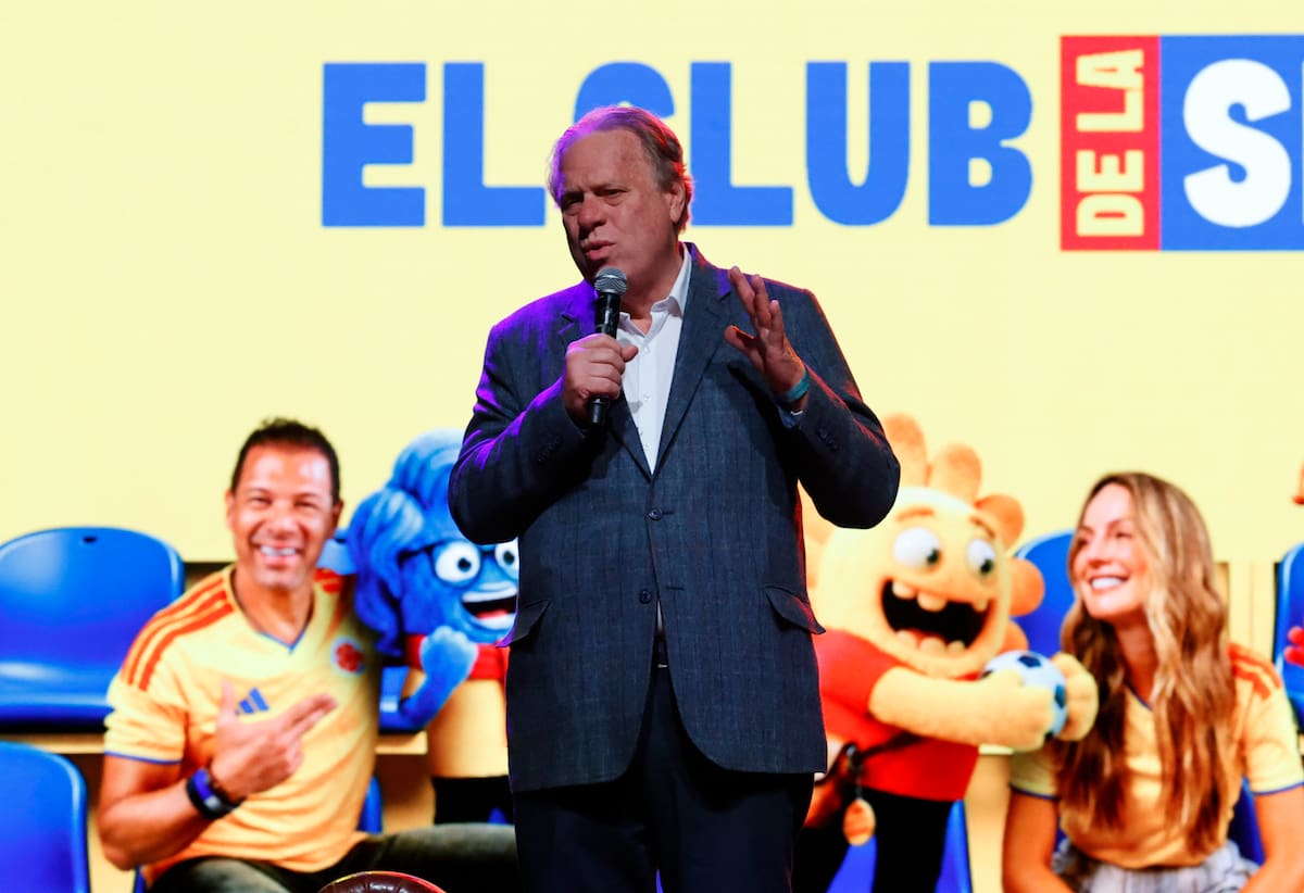 AME9759. BOGOTÁ (COLOMBIA), 02/03/2026.- El presidente de la Federación Colombiana de Fútbol (FCF), Ramón Jesurún, habla durante la presentación de la campaña 'El Club de la Sele' este lunes, en Bogotá (Colombia). Colombia se despedirá de su público antes de viajar al Mundial de 2026 con un partido amistoso en Bogotá el próximo 29 de mayo ante un rival que aún está por definir, confirmó el presidente de la Federación Colombiana de Fútbol (FCF), Ramón Jesurún. EFE/ Mauricio Dueñas Castañeda